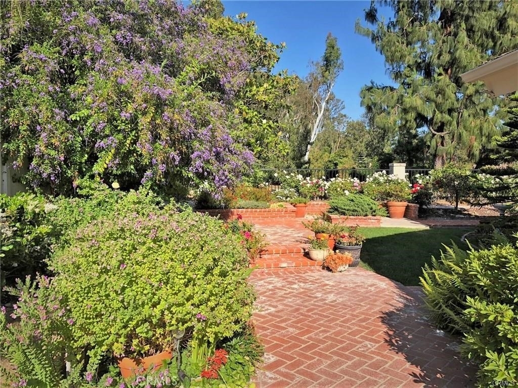 9 Hillgrass - Photo 9