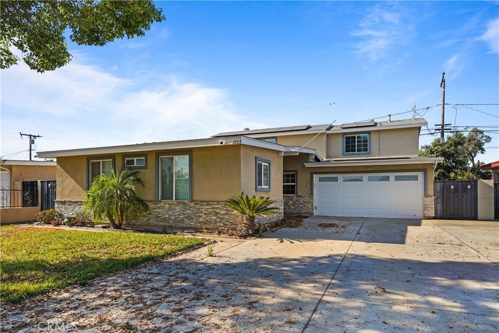 1733 Raymar Street - Photo 0