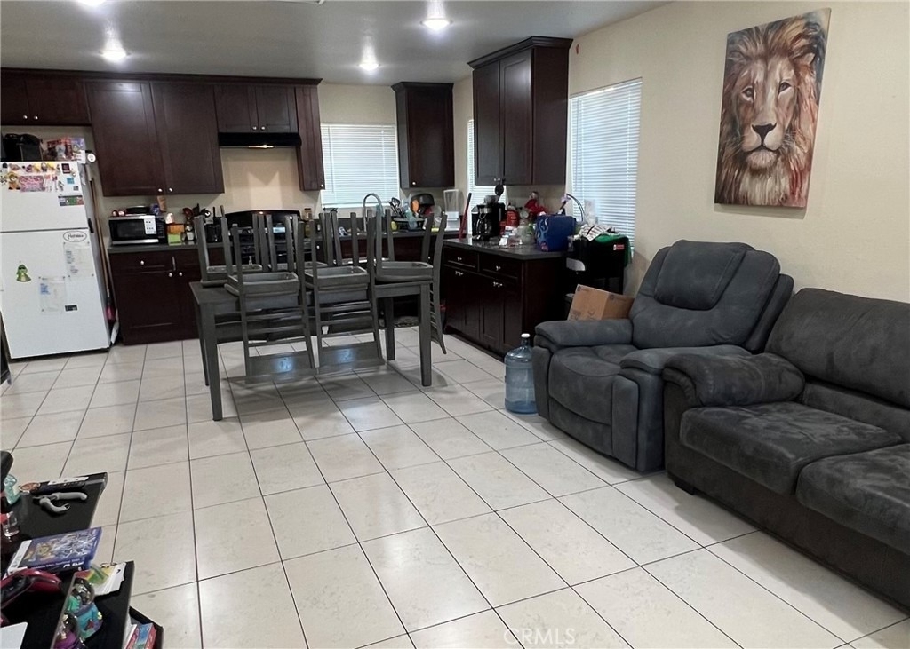 1360 Poplar - Photo 3