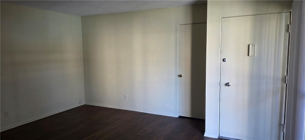 2300 Mountain Avenue N - Photo 2