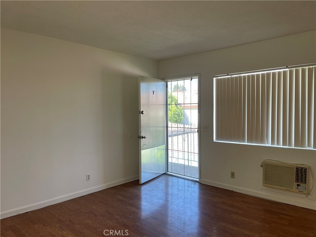 121 E Beacon Street - Photo 2