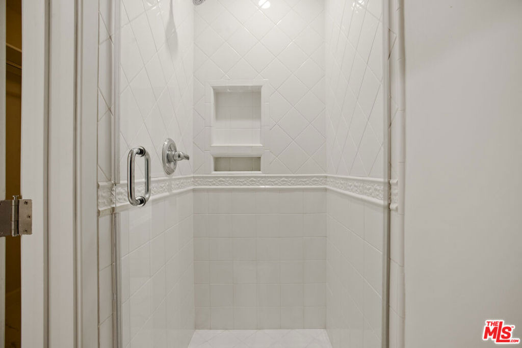 1470 Rexford Drive - Photo 18