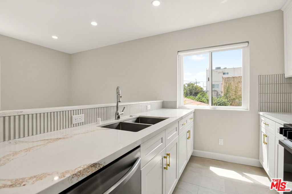 1470 Rexford Drive - Photo 1