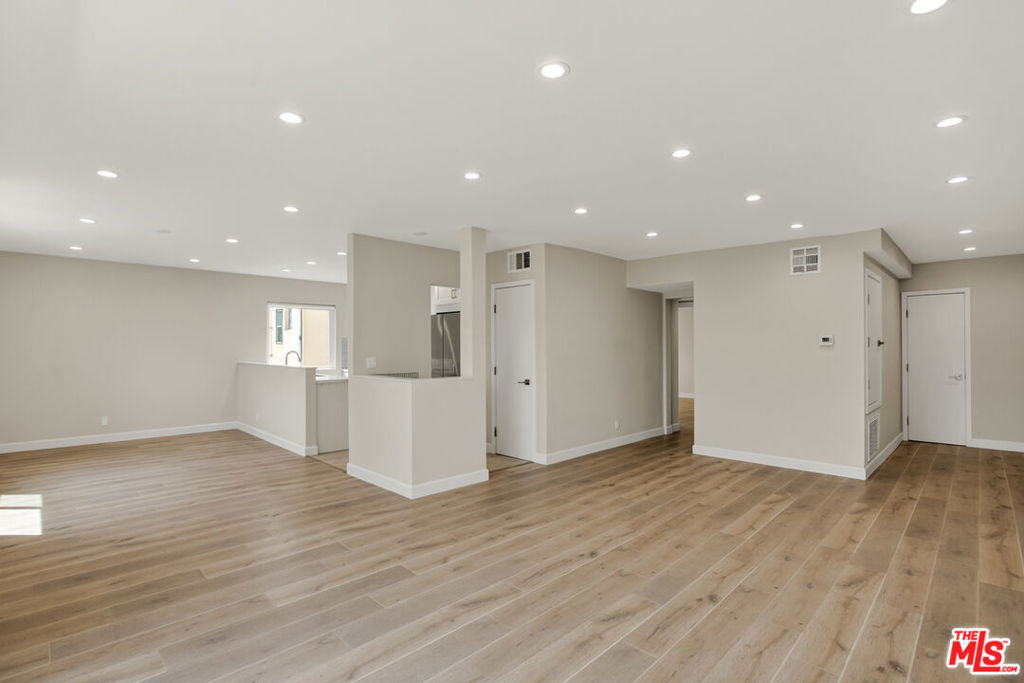 1470 Rexford Drive - Photo 6