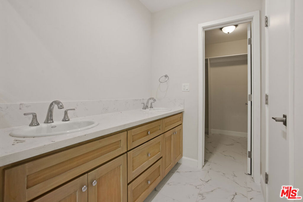 1470 Rexford Drive - Photo 16