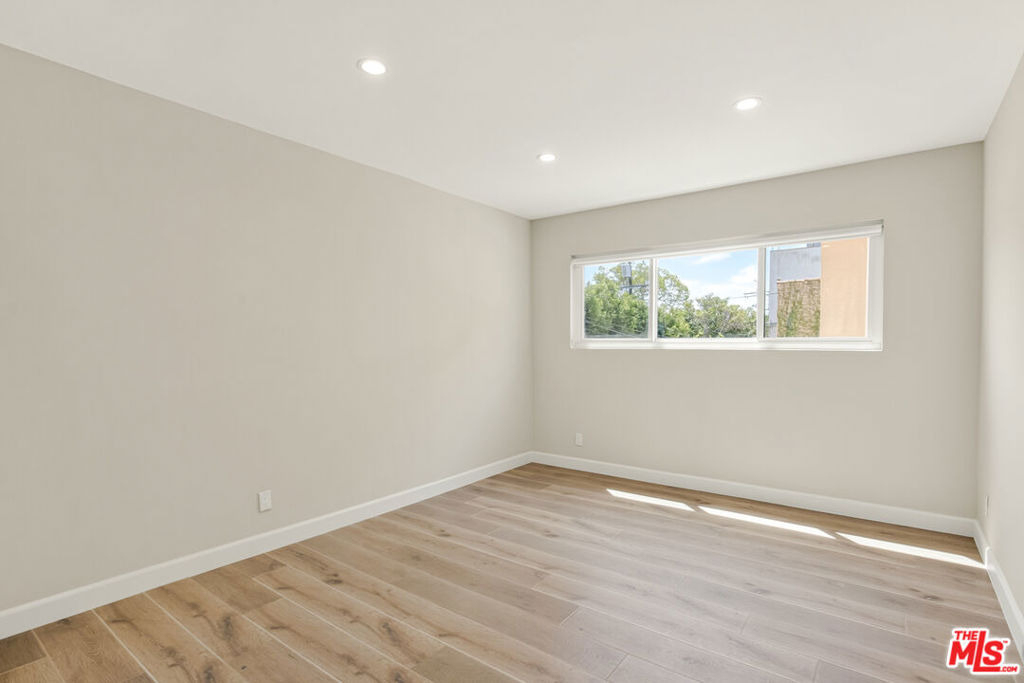 1470 Rexford Drive - Photo 10
