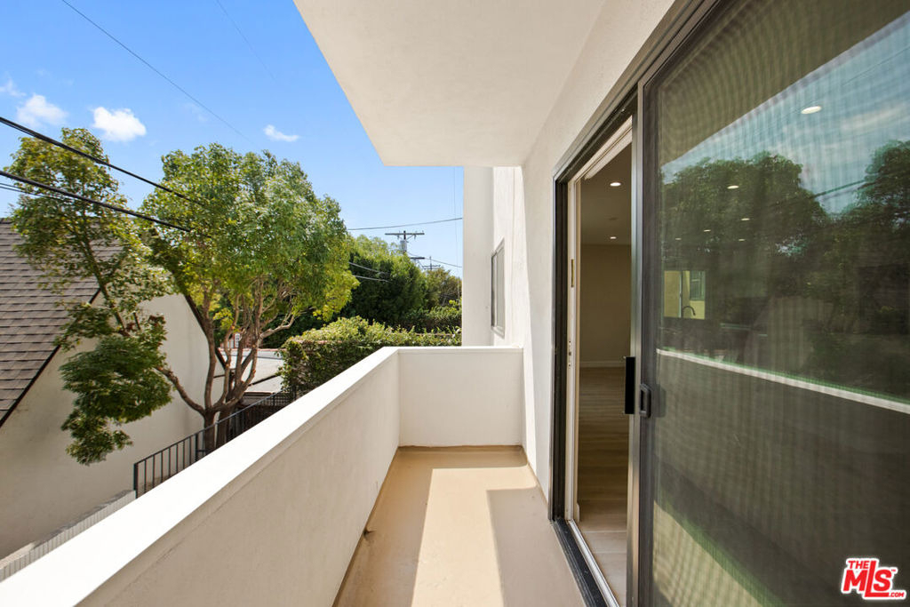 1470 Rexford Drive - Photo 8