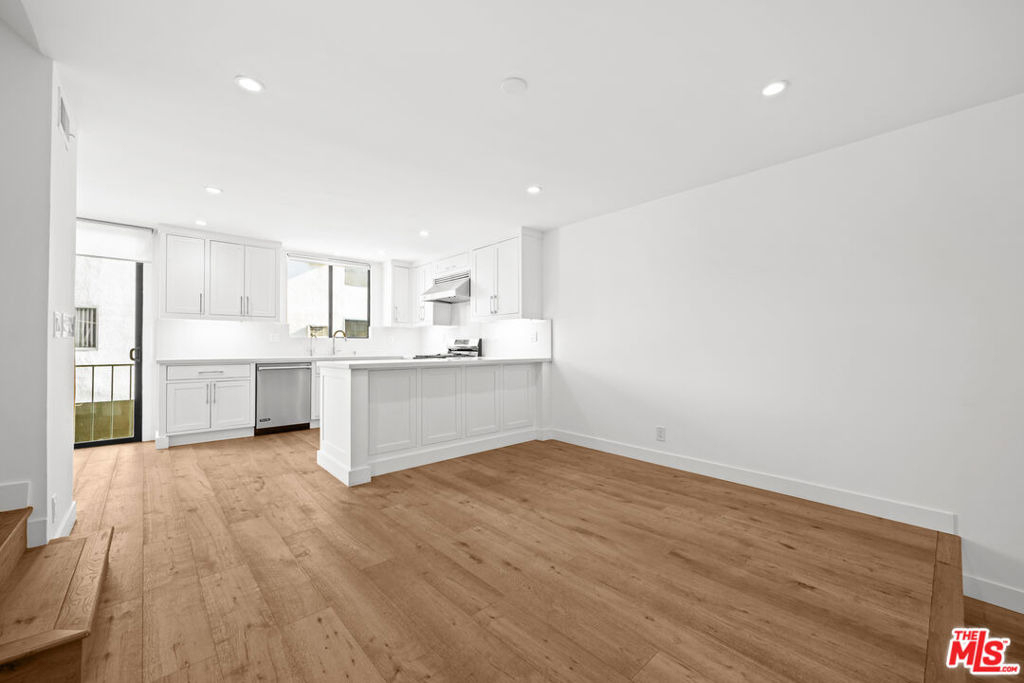 8611 Burton Way - Photo 5