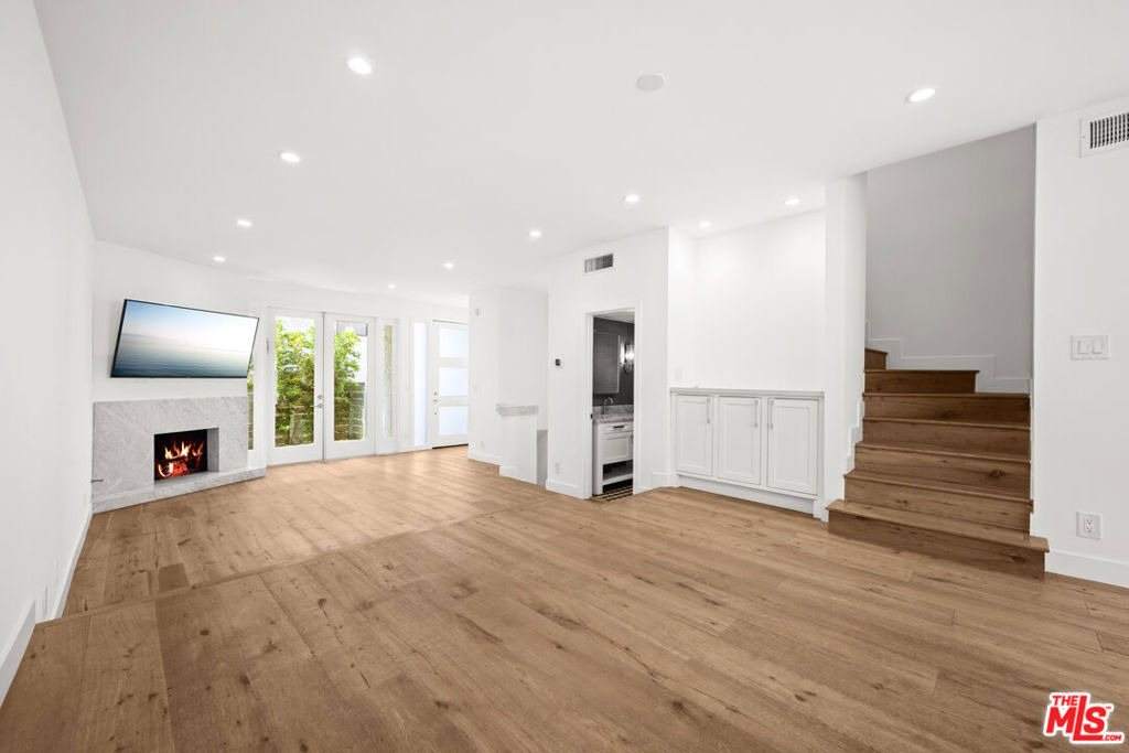 8611 Burton Way - Photo 0