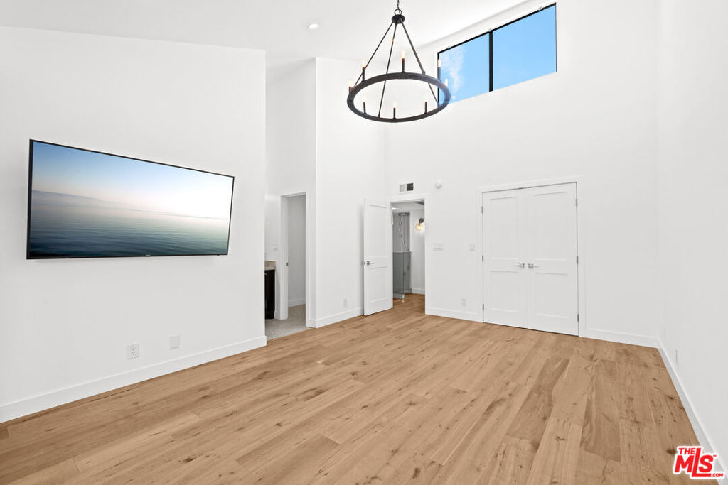 8611 Burton Way - Photo 12