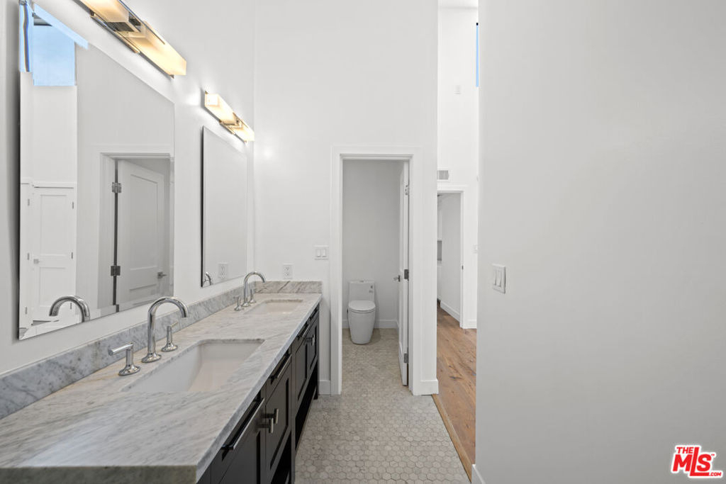 8611 Burton Way - Photo 15