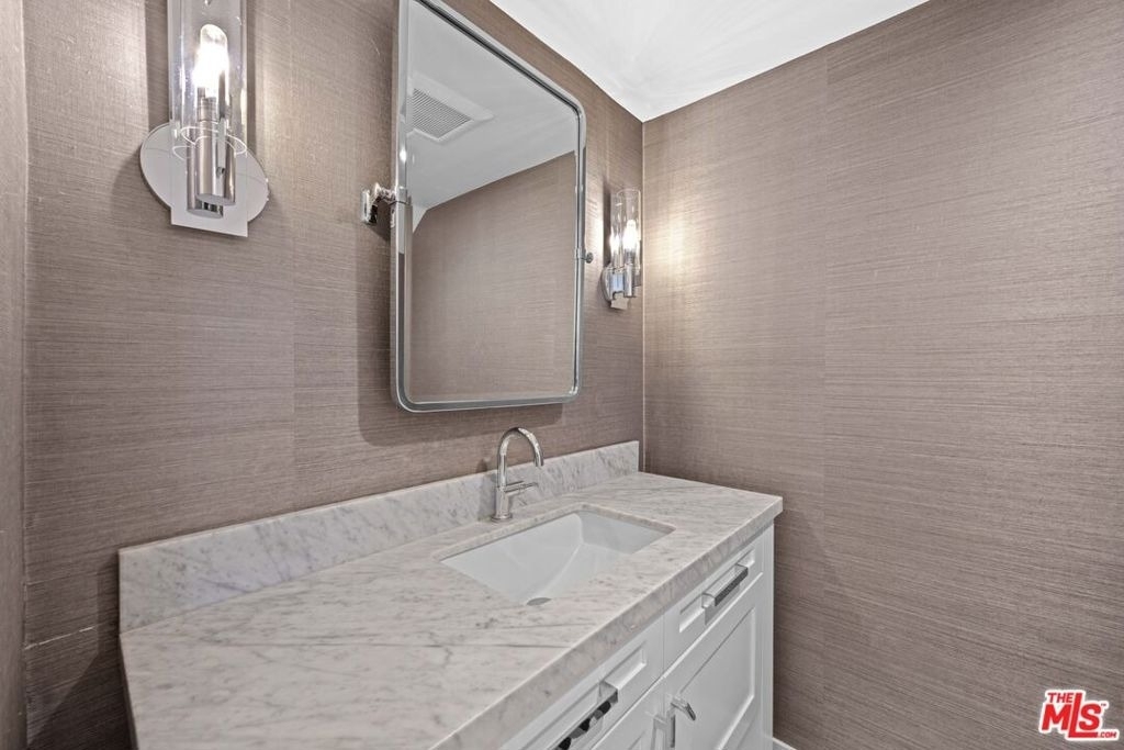 8611 Burton Way - Photo 4