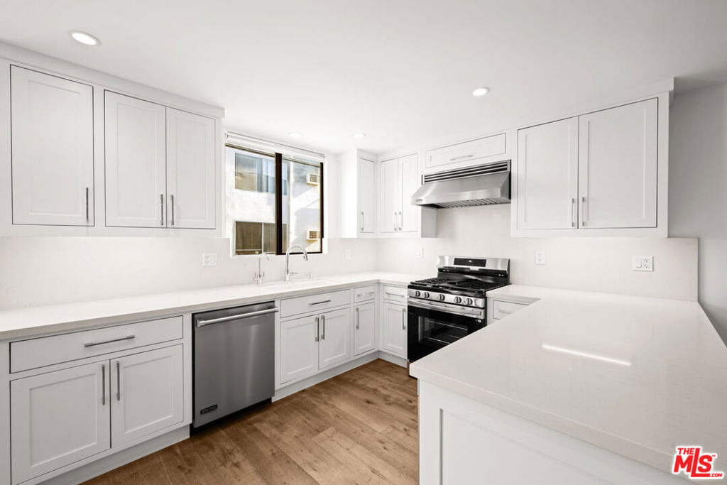 8611 Burton Way - Photo 7