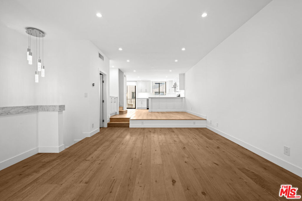 8611 Burton Way - Photo 3