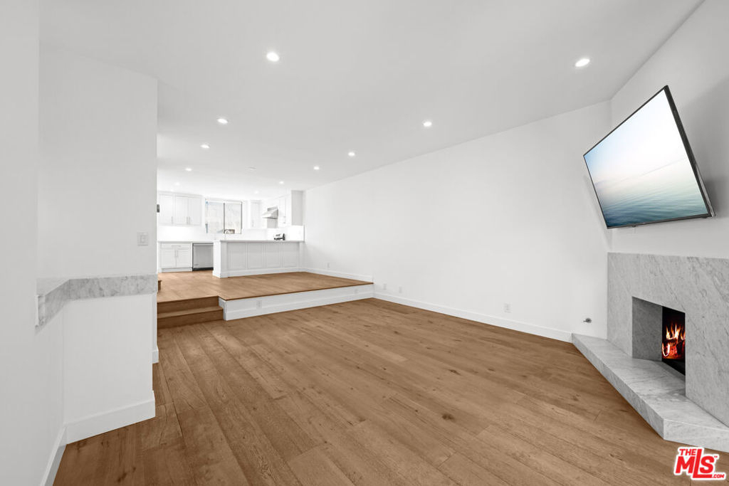 8611 Burton Way - Photo 2