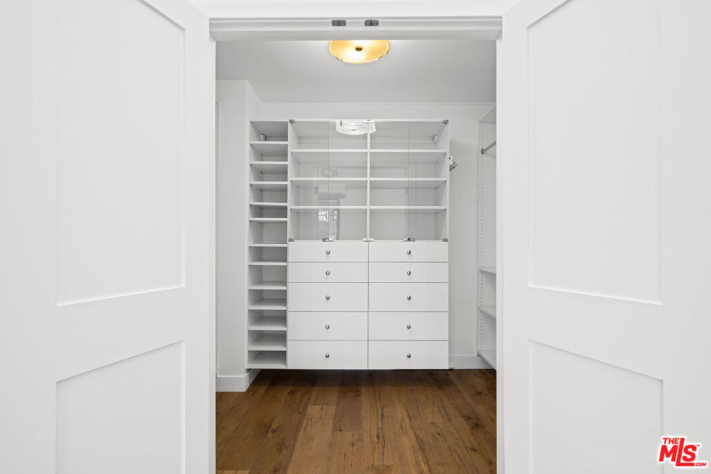 8611 Burton Way - Photo 16