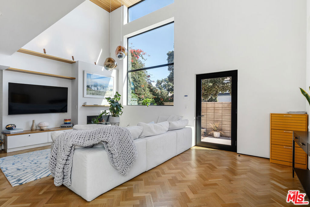 303 Windward Avenue - Photo 2