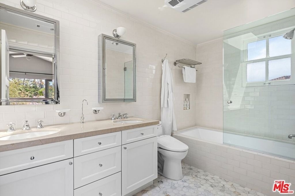 449 Westbourne Drive - Photo 6