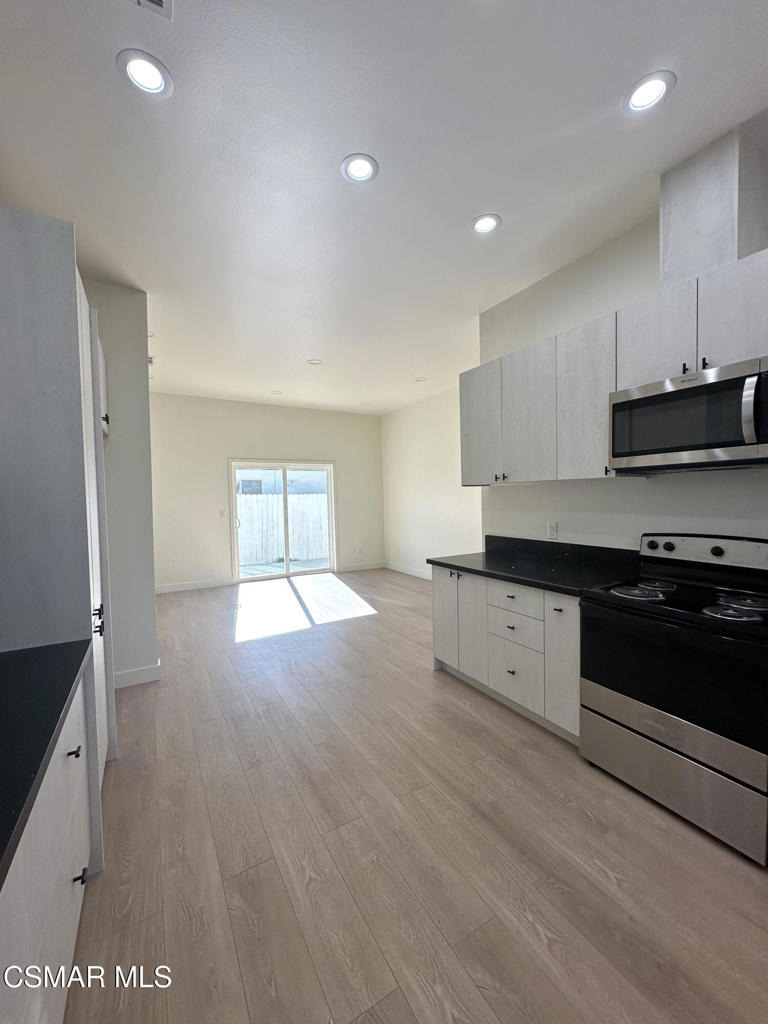 8515 Vanalden Avenue - Photo 4