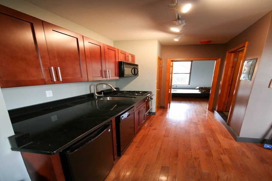 East 9th Street - Photo 0