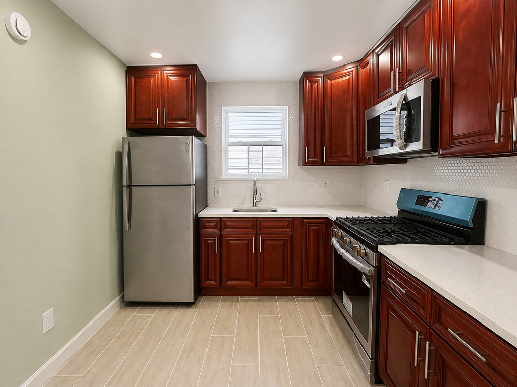 752 Van Nest Avenue - Photo 2