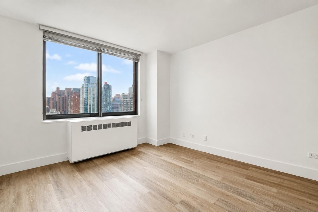 1735 York Avenue - Photo 4