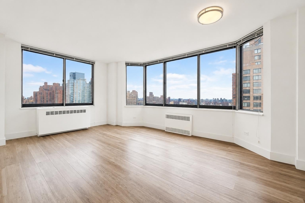 1735 York Avenue - Photo 1