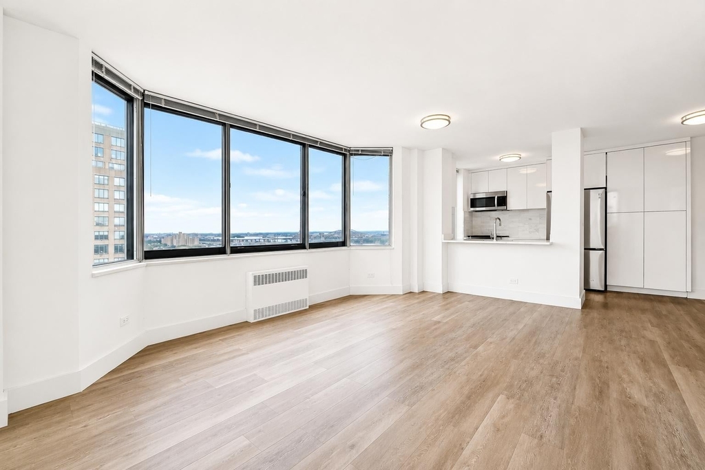 1735 York Avenue - Photo 2