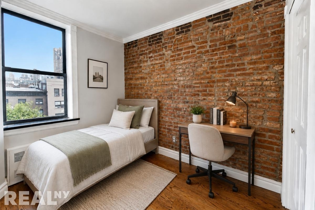 West 14th Street - Photo 4