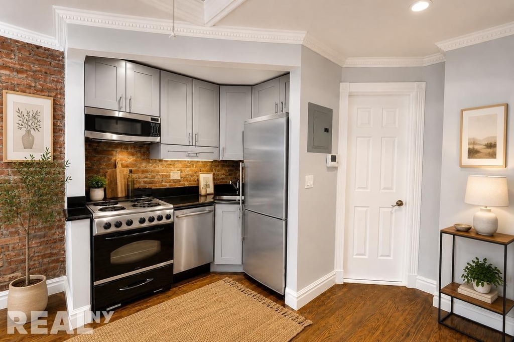 West 14th Street - Photo 1
