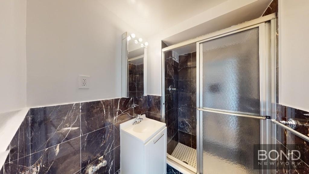 East 79th Street - Photo 6