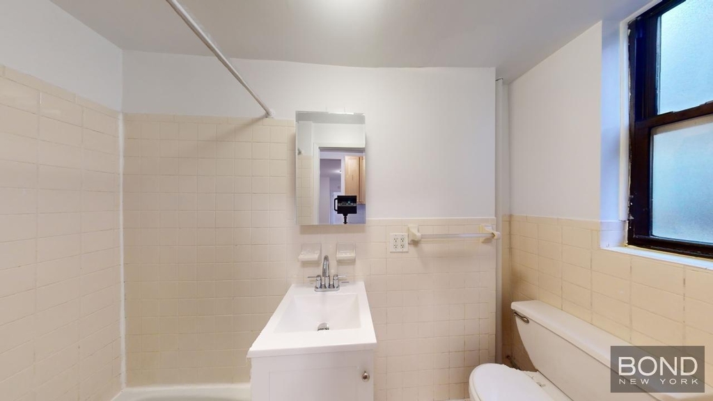 East 65th Street - Photo 4