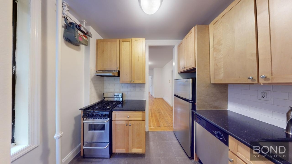 East 65th Street - Photo 3