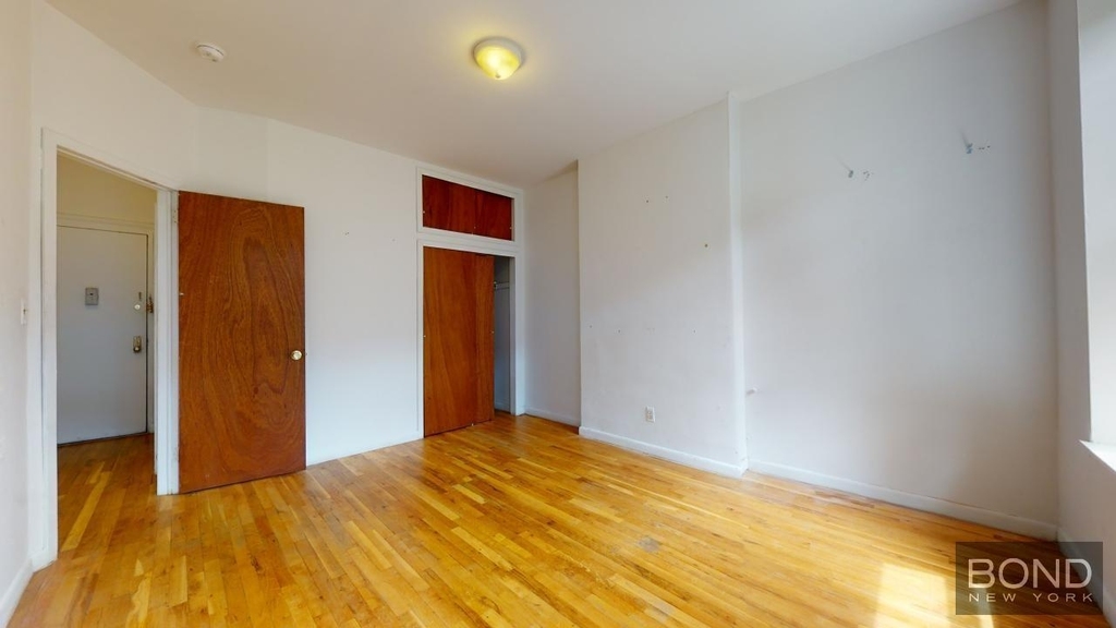 East 90th Street - Photo 11