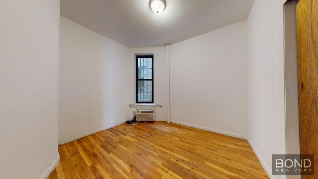 East 90th Street - Photo 12
