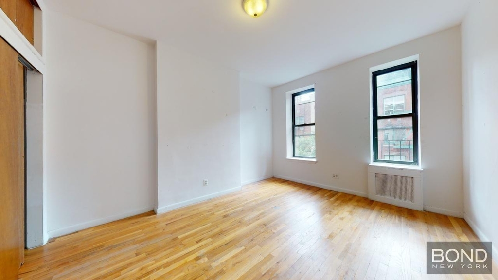 East 90th Street - Photo 10
