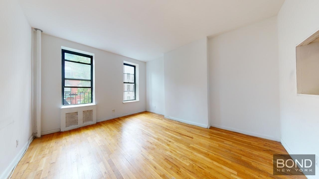 East 90th Street - Photo 3