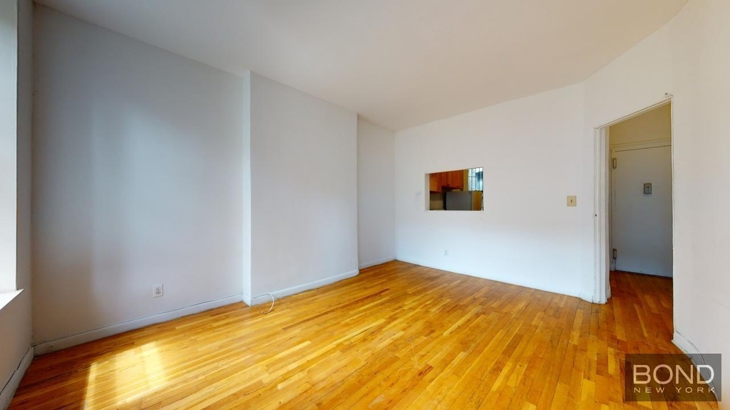 East 90th Street - Photo 4