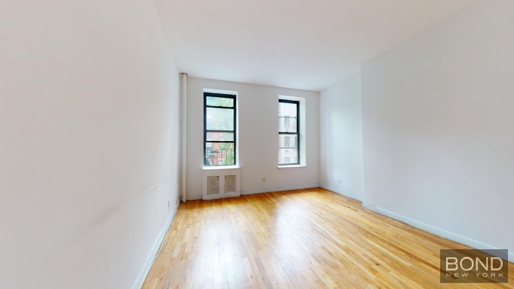 East 90th Street - Photo 2