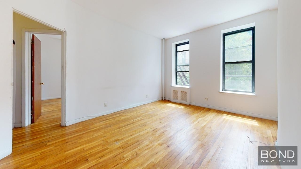 East 90th Street - Photo 8