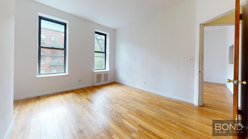 East 90th Street - Photo 9