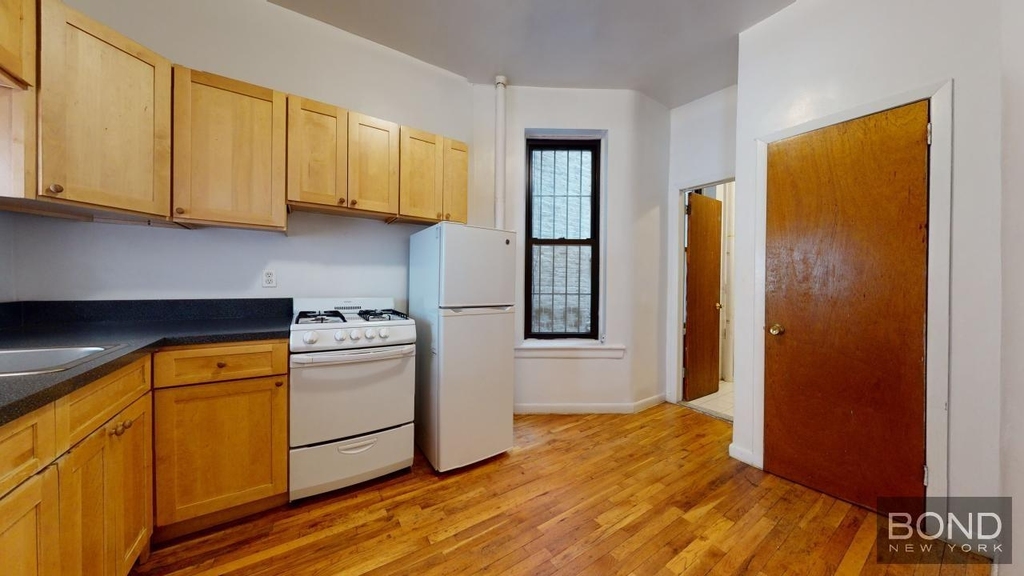 East 90th Street - Photo 6