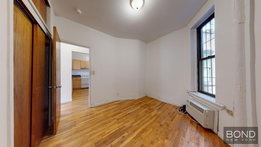 East 90th Street - Photo 13