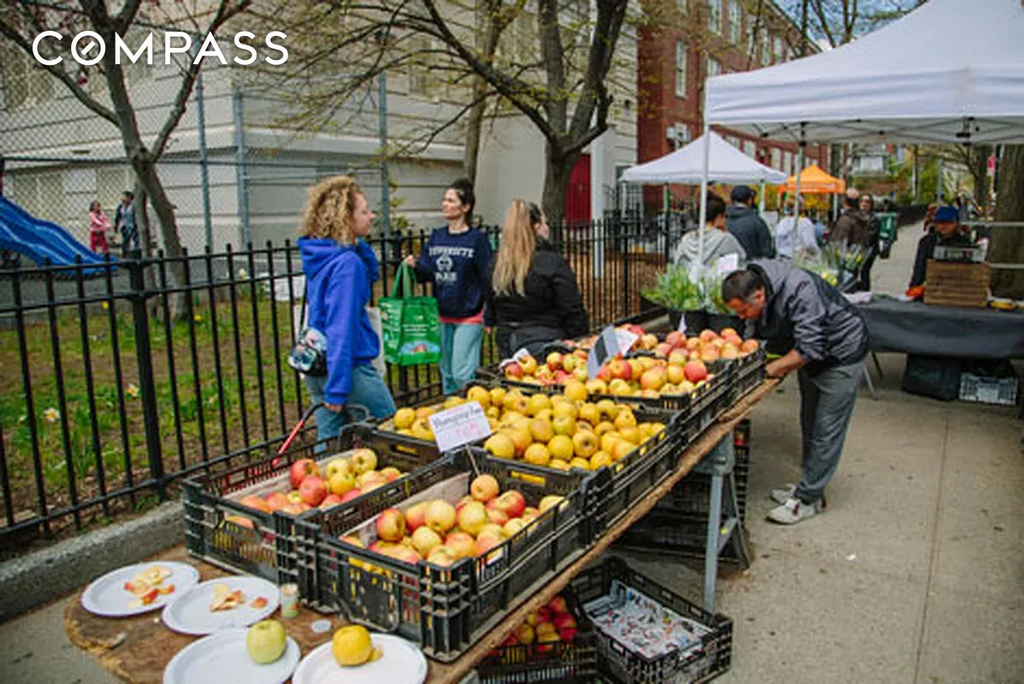 East 28th Street - Photo 9