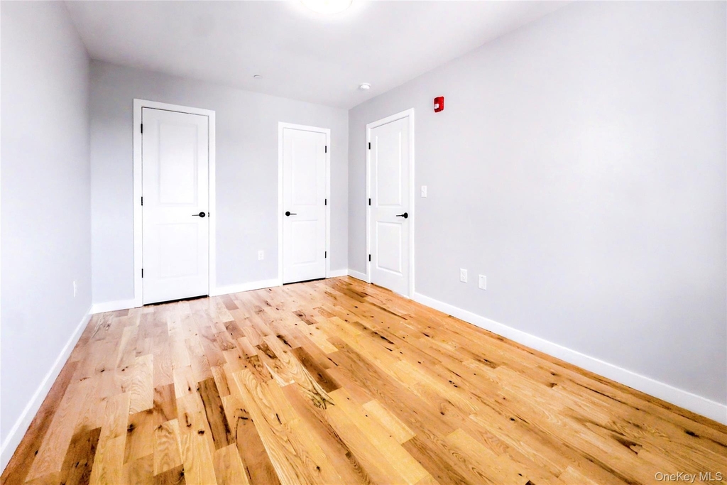 671 Bronx River Road - Photo 16