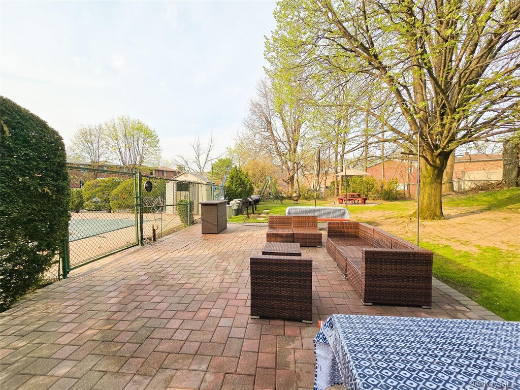 47-27 Little Neck Parkway - Photo 14