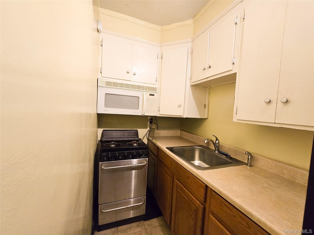 47-27 Little Neck Parkway - Photo 5