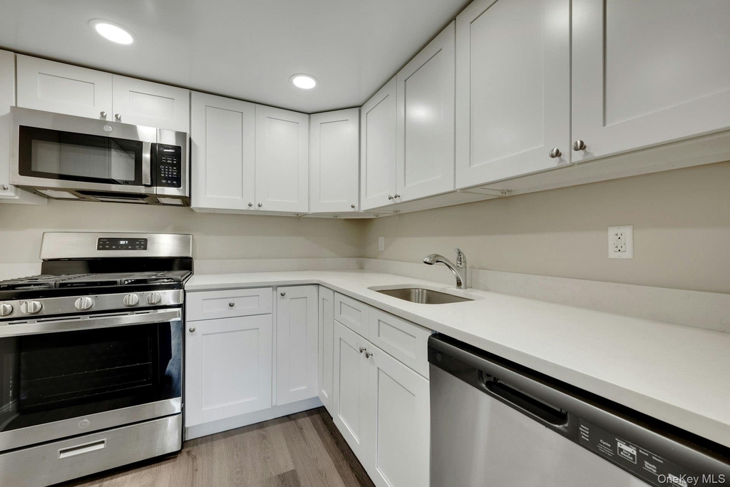 2 Park Avenue - Photo 9