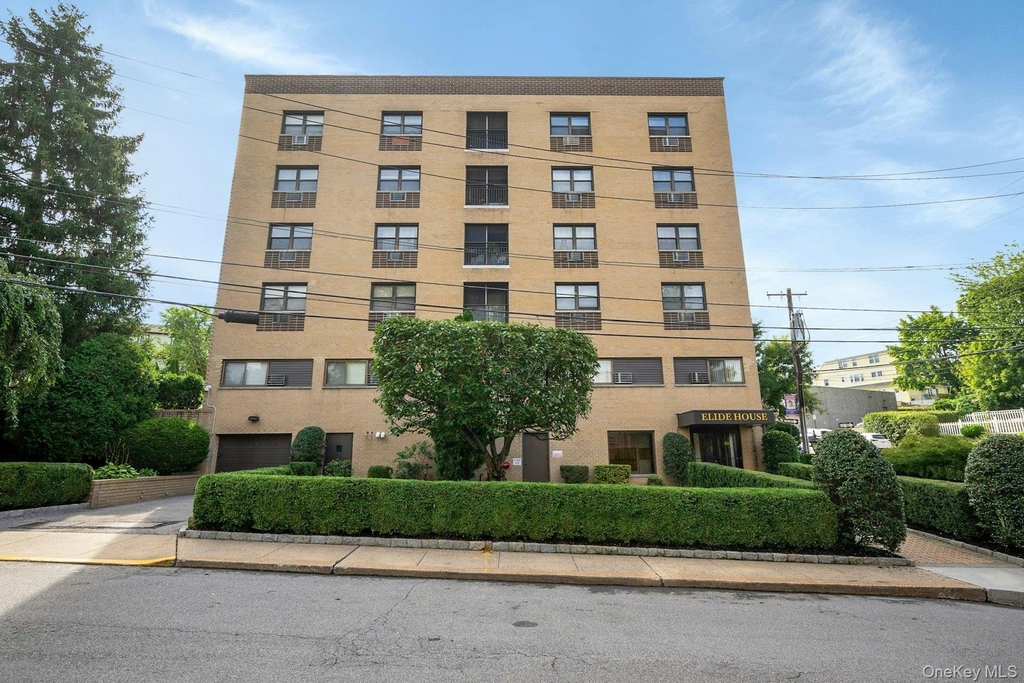 2 Park Avenue - Photo 0