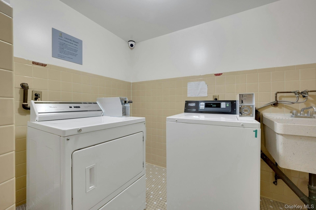 2 Park Avenue - Photo 15